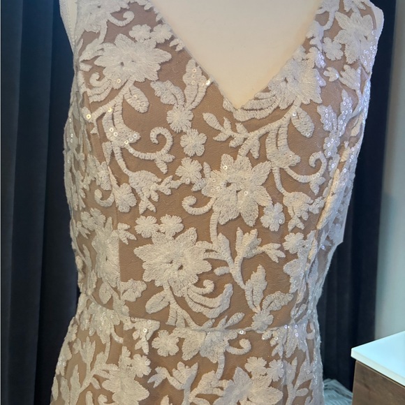 Floral Lace Midi Dress in Cream - Picture 2 of 6